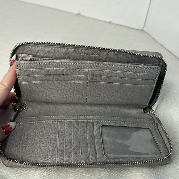 MICHAEL MICHAEL KORS
Jet Set Travel Crossgrain Leather Continental Wallet - Picture 7 of 9